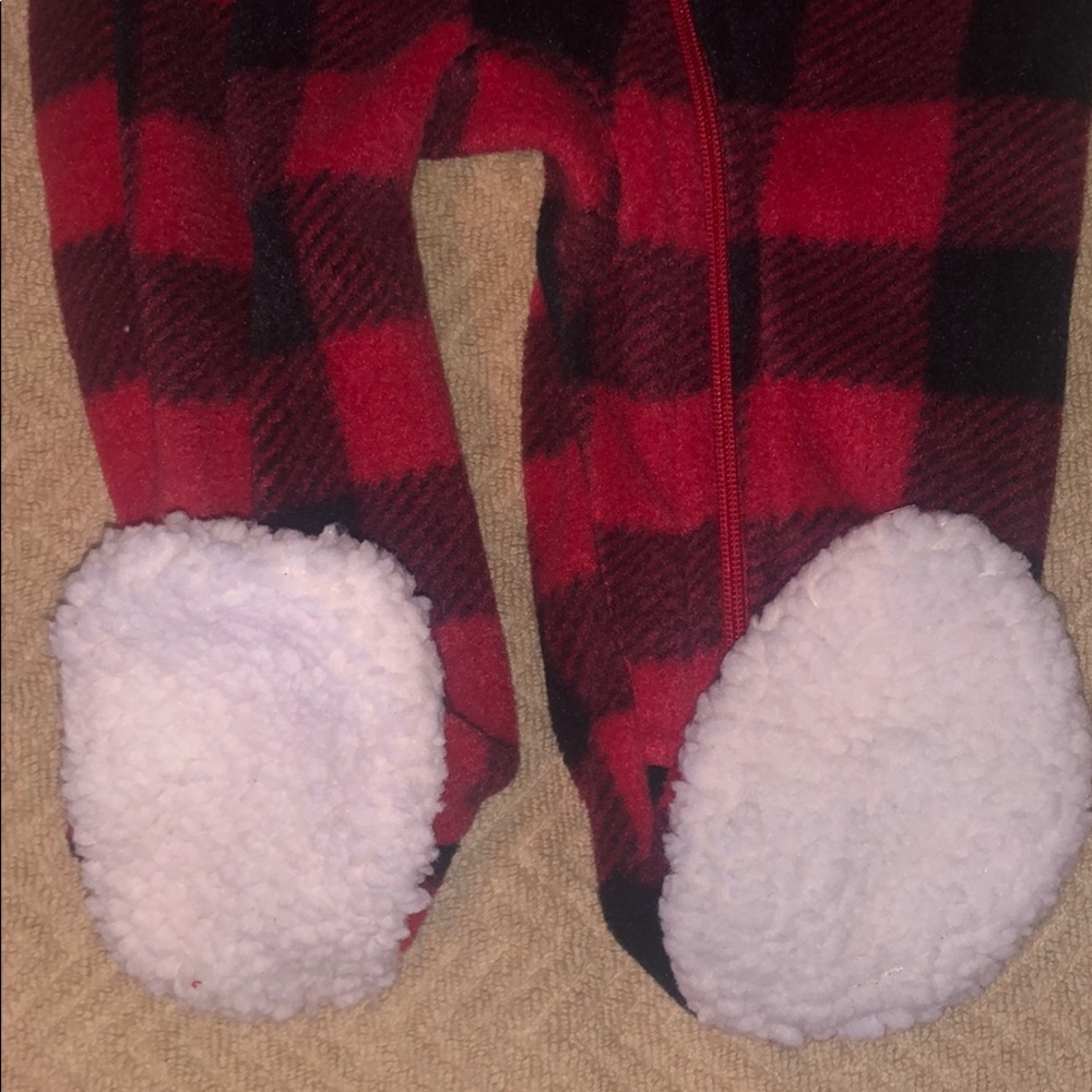 0-3m 100% polyester footie LIKE NEW - Picture 4 of 4